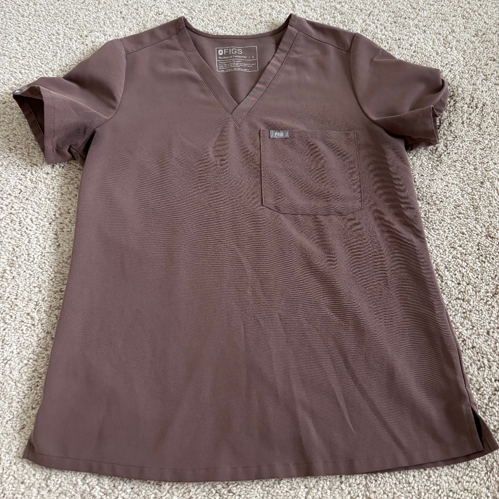 Figs One Pocket Scrub Top Smokey Taupe